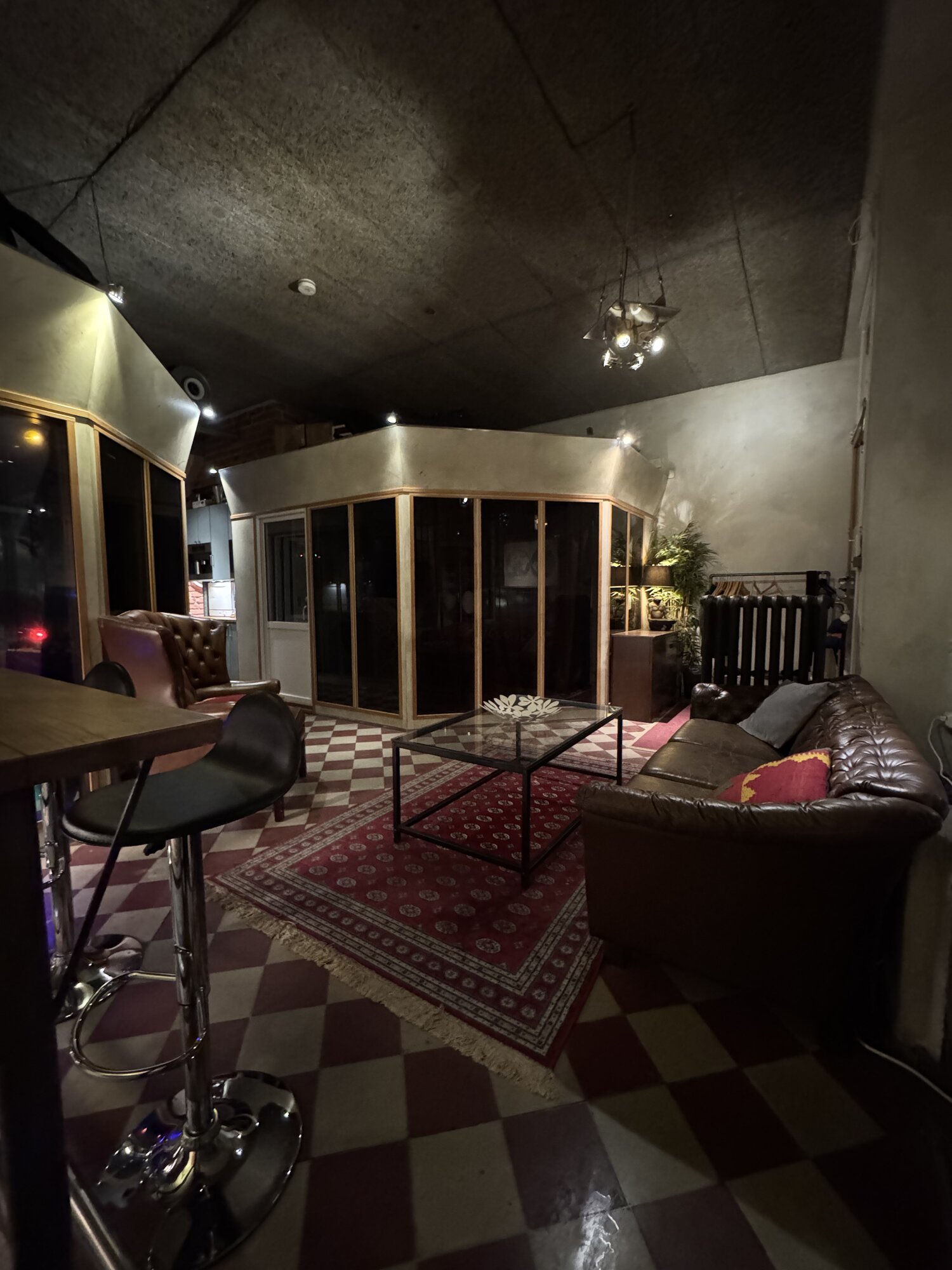 Komplexet lounge with chesterfield sofas and checkered floor